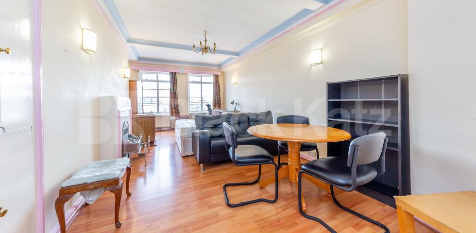 			LARGE 3 / 4 BED! , 4 Bedroom, 1 bath, 1 reception Flat			 Park Road, BAKER STREET